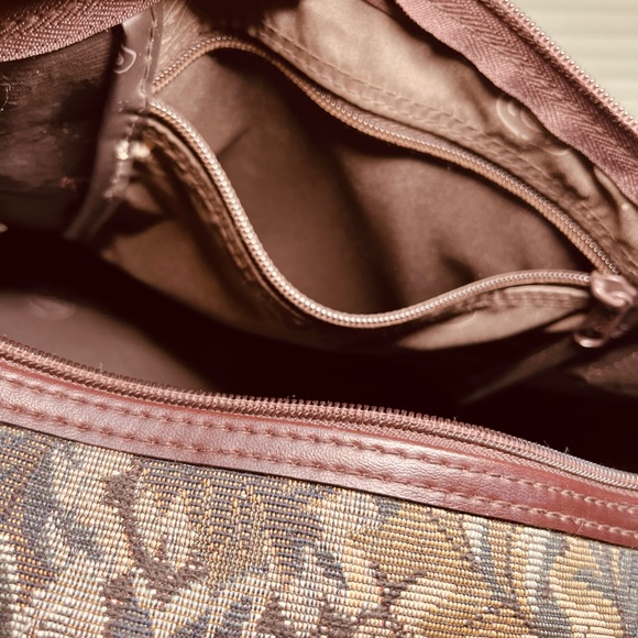 Final Price - VTG Carry-On: Makeup, Overnight, Gym, Hobby, Craft bag or handbag - Picture 7 of 16